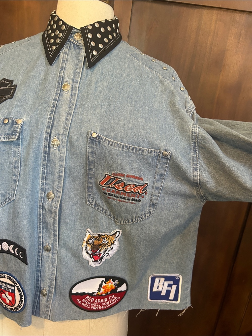 Upcycled Cropped 80s Studded Embroidered Chambray Shirt Jacket M/L